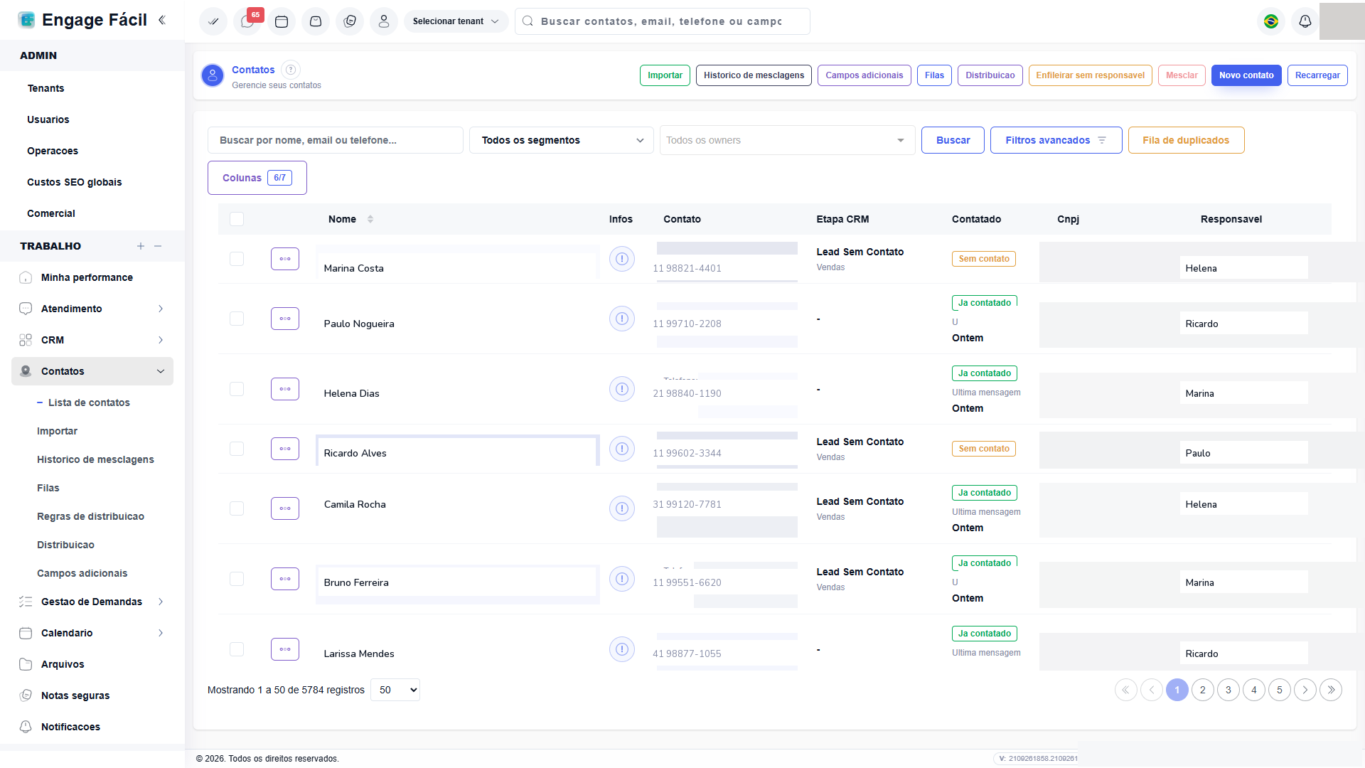 Lista de contatos do EngageFacil, com busca, etapa do CRM e status de contato.